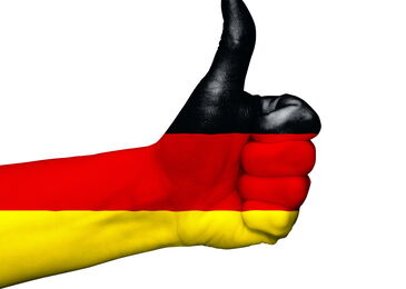 Daumen Hoch in Deutschland Farben